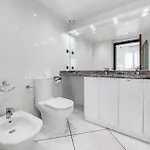 Vakantiehuis 2 Bedroom Cozy In *