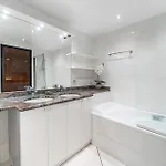 2 Bedroom Cozy In