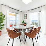 Vakantiehuis 2 Bedroom Cozy In