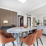 2 Bedroom Cozy In Vakantiehuis Cannes