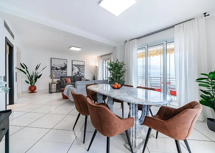 2 Bedroom Cozy In Prázdninový dům Cannes