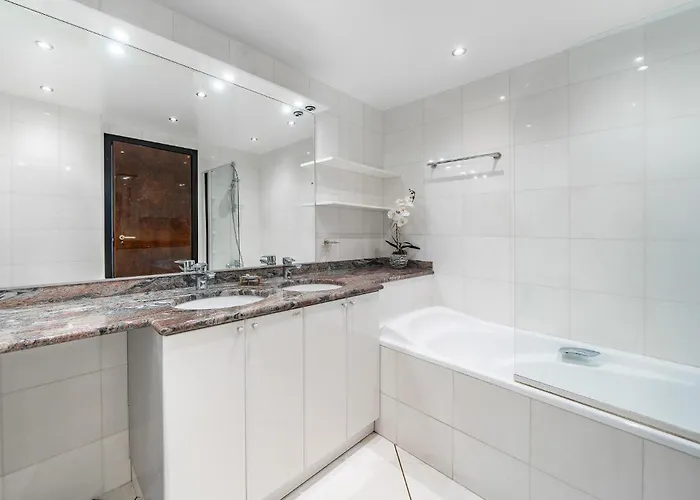 2 Bedroom Cozy In