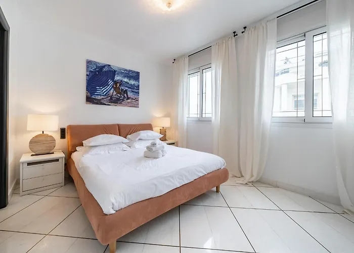 2 Bedroom Cozy In Prázdninový dům Cannes