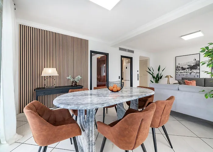 2 Bedroom Cozy In Prázdninový dům Cannes